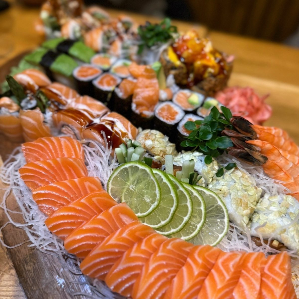 maisontomrestaurant_1735397032_3533088840705182610_48169491289